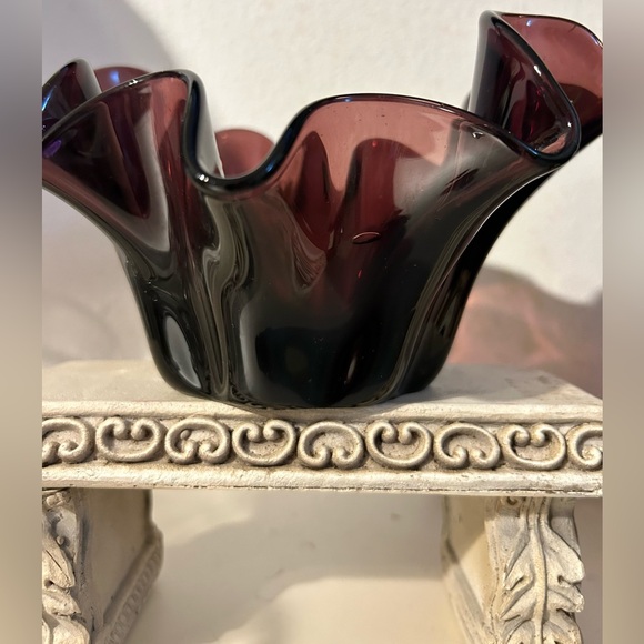 Vintage Amethyst Ruffle Blown Art Glass Bowl, circa 1960s - Picture 3 of 7